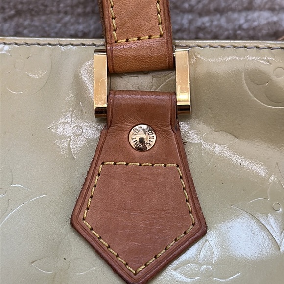 Louis Vuitton Monogram Vernis Houston Shoulder Bag - Picture 5 of 15